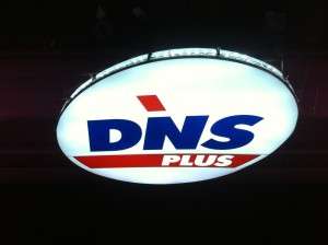 Супермаркет DNS, ТРК Фокус фасадная вывеска_4